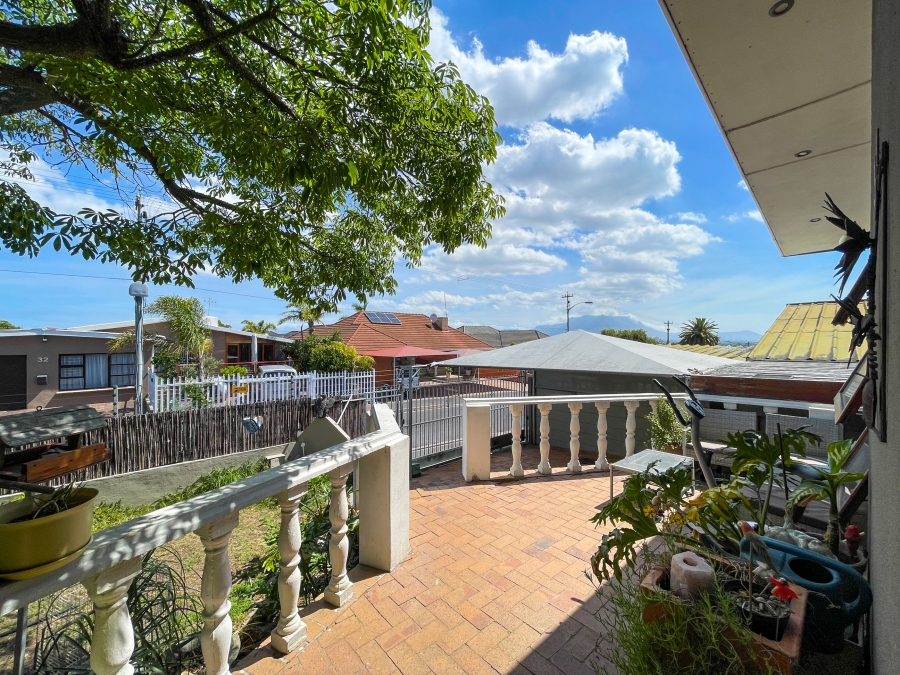 4 Bedroom Property for Sale in Avondale Western Cape